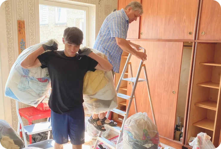 KBH Borydning team rydder restbo i lejlighed, viser effektiv borydning og rengøring.